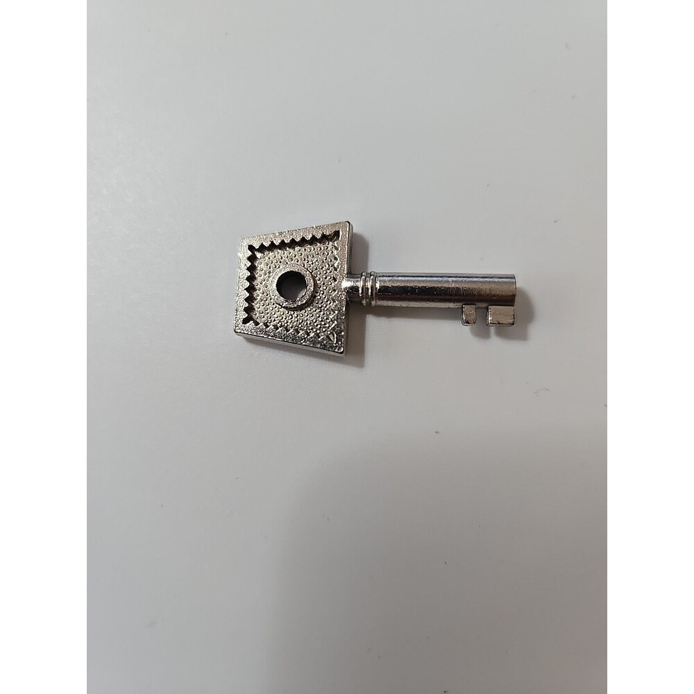 Vintage Skeleton Key - Picture 2 of 3